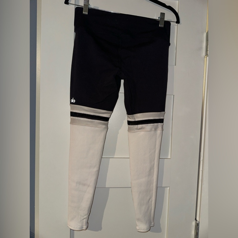 Alo white and black leggings